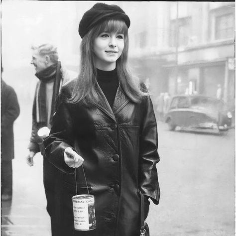 Jane Asher 60s Style, Jane Outfits, 60s Outfit, 60s Icons, Beatles Girl, 60s Girl, Jane Asher, Pattie Boyd, Linda Mccartney