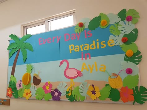 Beach Theme Board Ideas, Coconut Tree Bulletin Board, Paradise Bulletin Board Ideas, Hawaii Classroom Decorations, Flamingo Classroom Theme Bulletin Boards, Summer Teacher Board Ideas, Tropical Classroom Theme Bulletin Boards, Tropical Theme Bulletin Board, Summer Theme Preschool Decoration