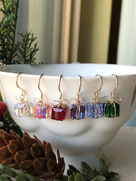 Pretty Jewellery Earrings, Swarovski Crystals Diy, Present Earrings, Christmas Gift Earrings, Christmas Jewelry Diy, Anting Manik, Holiday Beading, Holiday Earrings, Christmas Bead