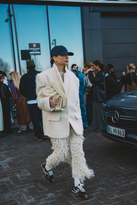 Statement Piece Outfit, Casual New Years Eve Outfits, Copenhagen Street Style, Fashion Trend Forecast, Blogger Street Style, Copenhagen Fashion, Monochrome Fashion, Copenhagen Fashion Week, New Years Eve Outfits