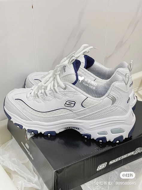 Sketchers Shoes Aesthetic, Yk2 Shoes, Aesthetic Sketchers, Acubi Shoes, Skechers Outfit, Skechers Shoes Women, Sketchers Shoes, Cute Nike Shoes, Cute Nikes