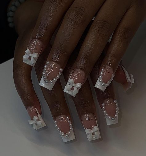 Back To School Nails With Charms, White And Silver Nails Square, White And Silver Short Nails, Birthday Nails For 13, Nails Pics Ideas, Short White Nails With Charms, White Tips With Rhinestones, Black And White Nail Ideas Simple, Medium Nails With Charms