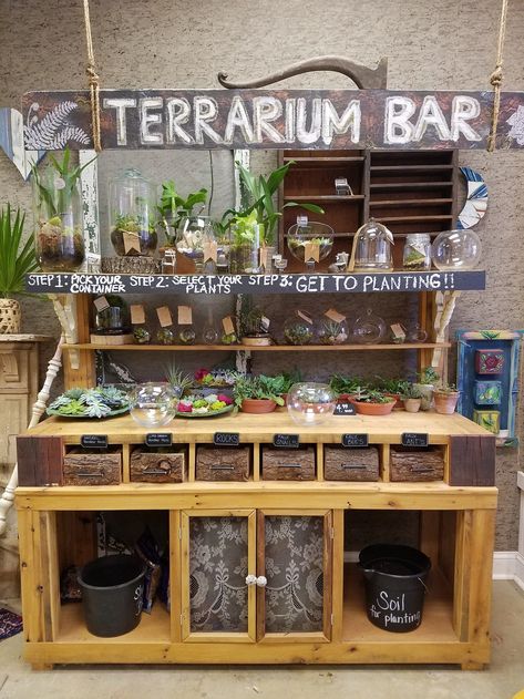 Diy Flower Bar, Terrarium Bar, Garden Center Displays, Flower Shop Interiors, Bar At Home, Flower Shop Decor, Flower Shop Design, World Of Flowers, Plant Party