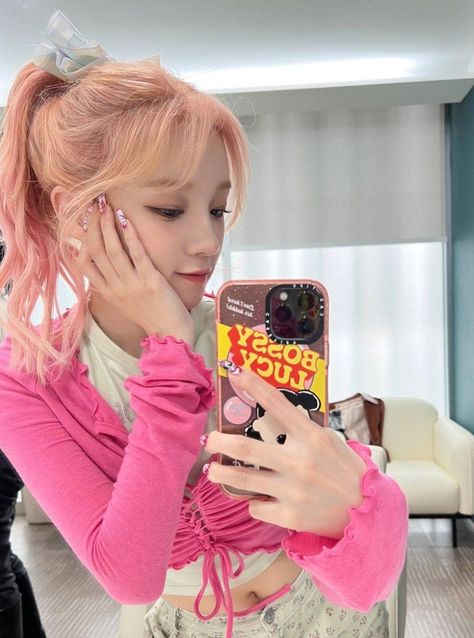 “220421 ✧･ﾟ:* little red book update G-idle Yuqi, Red Books, Cube Entertainment, G I Dle, Pink Hair, Kpop Idol, South Korean Girls, Kpop Girls, Girl Group