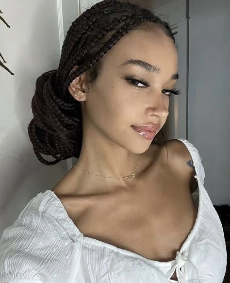 Cute Hairstyles For Curly Hair, Brown Skin Girls, Hairstyles For Curly Hair, Pretty Ppl, Light Skin, Aesthetic Hair, Curly Hair Styles Naturally, Brown Skin, Box Braids