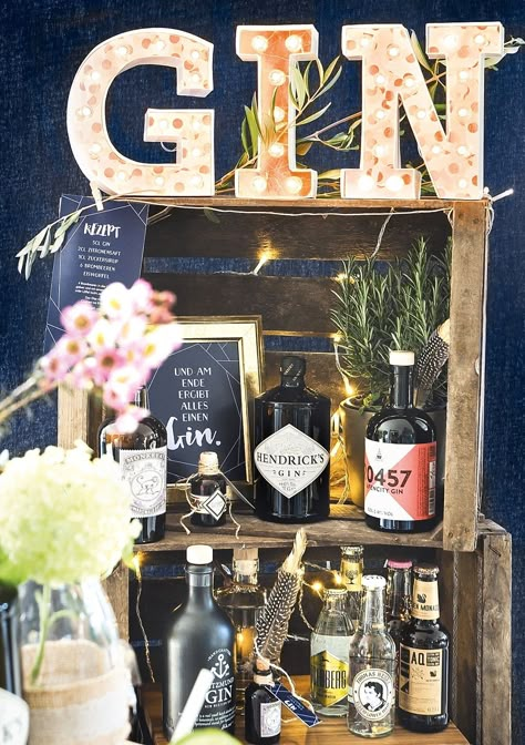 Diy Gin Bar, Gin Tonic Recetas, Corner Deco, How To Make Gin, Marriage Reception, Home Coffee Stations, Gin Bar, Gin Fizz, Drink Station