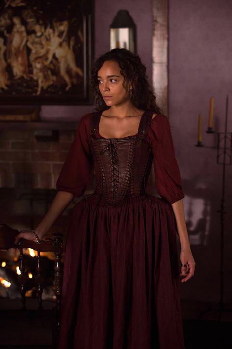 Tituba all in burgundy.  Cotton blouse and linen skirt.  Leather hand stitched bodice was airbrushed to shade it. Witches Of Salem, Salem Series, Pirate Wedding, Ashley Madekwe, The Witches, Old Dresses, Costume Drama, Movie Costumes, Linen Skirt