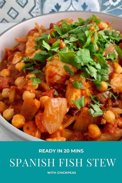 Fish And Chickpeas, Easy Fish Stew, Spanish Soups, Spanish Fish Stew, Zoe Recipes, Mediterranean Fish Stew, Recipe With Chickpeas, Smoked Fish Recipe, Meatless Food