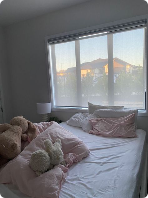 Pink Clean Room Aesthetic, Cozy Room Minimalist, Light Pink Room Aesthetic, Baby Pink Bedroom, Soft Pink Room, Plain Room, Pinterest Room Decor, Simple Room, Girly Room