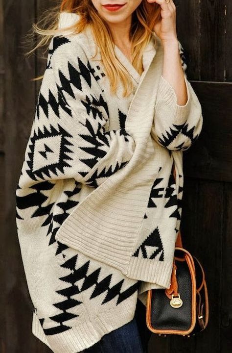 Fall Looks- Style & Fashion Cozy navajo print sweater   #fall #style #fashion #outfits Aztec Sweater Cardigan, Geometric Cardigan, Looks Jeans, Aztec Sweater, Bohol, Inspiration Mode, Mode Vintage, Looks Style, Mode Inspiration