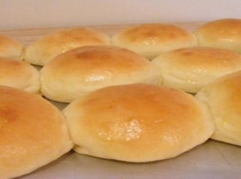 Steakhouse Dinner, Sweet Roll Recipe, Sweet Dough, Dinner Rolls Recipe, Sweet Rolls, Hamburger Buns, Bread Machine Recipes, Easy Bread, Sweet Roll