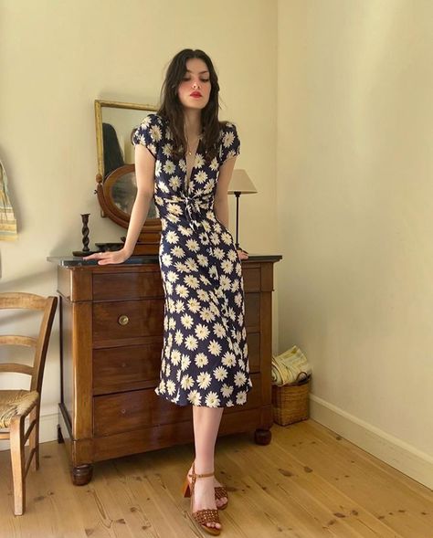 Zoia Mossour, High Waist Short, Alexa Chung, Inspired Outfits, Formal Outfit, Looks Style, Trench Coats, Parisian Style, Womens Maxi Dresses