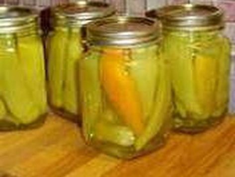 Canning Hot Peppers, Pickled Sweet Peppers, Canning Banana Peppers, Recipes With Banana Peppers, Sweet Banana Peppers, Canning Peppers, Hot Banana Peppers, Hot Pepper Recipes, Pickled Banana Peppers