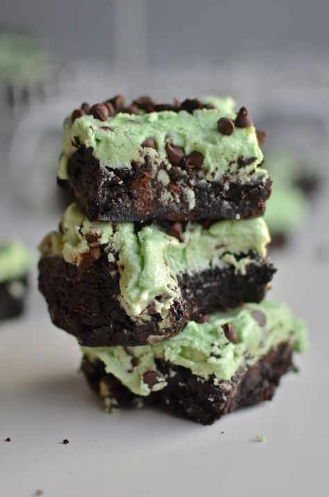 Mint Chocolate Chip Brownies Chocolate Chip Brownies, Mint Chocolate Chip, Gluten Free Desserts Recipes, Gf Desserts, Mint Chocolate Chips, Yummy Sweets, Chocolate Brownies, Gluten Free Baking, Eat Dessert