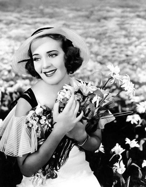 Ruby Keeler, Female Actors, Famous Photos, Photos Of Celebrities, Bing Crosby, Chick Flicks, Straw Sun Hat, Classic Movie Stars, Classic Actresses