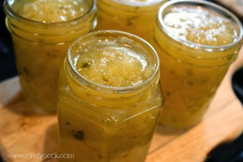 Jalapeno Pineapple Preserves Pineapple Preserves, Jalapeno Jelly Recipes, Pineapple Jelly, Pepper Jelly Recipes, Cream Cheese Appetizer, Pineapple Jam, Chile Jalapeño, Jam Recipes Homemade, Canning Jam