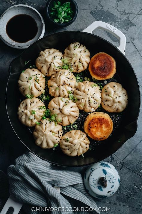 Pan Fried Buns, Sheng Jian Bao, Easy Asian Dinner Recipes, Fried Buns, Pork Patties, Pepper Stir Fry, Pan Fried Dumplings, Organic Snacks, Bao Buns