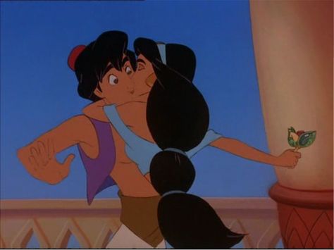 Jasmine kissed Aladdin after Aladdin has given her a beautiful jeweled flower The Return Of Jafar, Disney Love Stories, Disney Romance, Disney Jasmine, Cartoon Disney, Disney Icons, Images Disney, Arte Van Gogh, Cute Disney Pictures