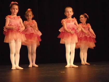 Childhood Ballet Aesthetic, 2000s Childhood Photos, Kids Nostalgia, Ballet Outfits, 2000s Childhood, Trish Una, Carnival Of The Animals, Childhood Pictures, Ballet Beauty