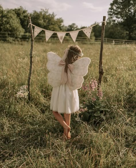 Toddler Fairy Photoshoot, Mice Dollhouse, Easter Photography Ideas, Field Poses, Back To Homeschool, Fairy Photography, Kids Party Planning, Maileg Mice, Kids Outdoor Activities