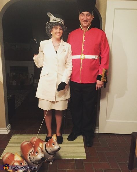 Katie: All hail the Queen!! 🇬🇧. Traditional Tea Party, England Costume, Corgi Costume, British Themed Parties, British Dress, Guard Costume, Queen Halloween Costumes, Royal Costume, British Costume