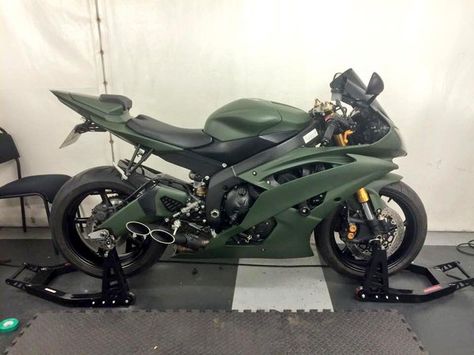 Moter Cycles, Green Motorbike Aesthetic, Matte Motorcycle, Yamaha R6 Green, Green Motorcycle Aesthetic, Yamaha R6 Black, Sage Green Motorcycle, Emerald Green Motorcycle, Matte Green Motorcycle