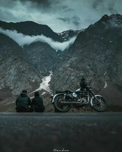 Royal Enfield Wallpapers, Мотоциклы Harley Davidson, Bullet Bike Royal Enfield, Bike Couple, I Know A Place, Biker Photography, India Travel Places, Honeymoon Trip, Мотоциклы Cafe Racers