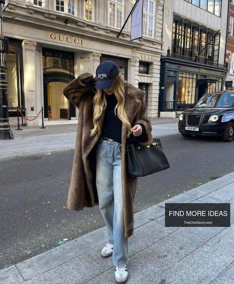 19  Stylish Ways to Wear Fur Coat Outfits This Winter - Are you ready to turn heads and feel like a million bucks this winter? Let me tell you a secret – it’s […] Fur Coat Baseball Cap, Long Fur Coat Outfit, Fur Coat Aesthetic, Fur Coat Outfits, Mini Skirt Outfit Winter, Faux Fur Coats Outfit, Coat Aesthetic, Looks Adidas, Fur Outfit