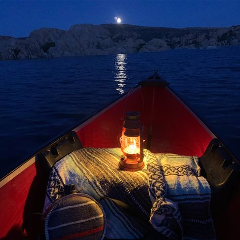 Canoeing Watson Lake, Prescott Arizona. Waiting for the moon to rise to enjoy a moonlight paddle ❤️ Born To Be Wild Adventures  #canoeing #moon #moonlight #kayaking #paddle #arizona #explore #prescott #lake #lanterns #pinterest #summer #date #dateideas #adventure #local #travel #twilight Canoe Date, Arizona Lakes, Tandem Kayaking, Time Stands Still, Prescott Arizona, Living History Museum, Vacation Locations, Born To Be Wild, Kayak Tours