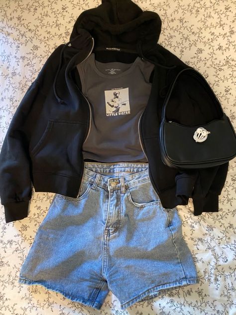 Shorts With Sweater Outfit, Shein Tops Outfit, Sweater Shorts Outfits, Grunge Outfits With Shorts, Sweater With Shorts Outfit, Fame Dr Outfits, Shorts And Sweater Outfit, Sweater And Shorts Outfit, Outfit Inspo Shorts