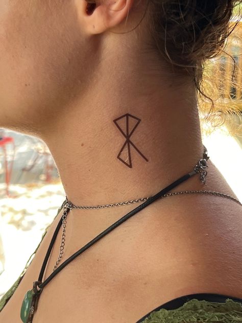 Berkana Rune Tattoo, Berkana Tattoo, Couple Tattoos Viking, Viking Runes Tattoo, Tattoos Viking, Swedish Tattoo, Viking Rune Tattoo, Tattoos Set, Peace Tattoos