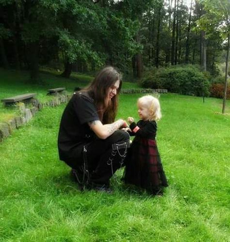 Goth Parents Aesthetic, Goth Parents, Metalhead Guy, Goth Guys, Goth Baby, Poses References, Ozzy Osbourne, Punk Goth, Long Hair Styles Men