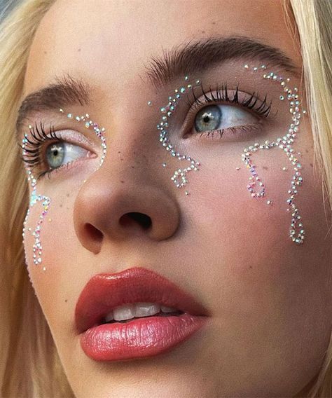 New Makeup Looks, Summer Makeup Trends, Natural Summer Makeup, Crystal Makeup, Rhinestone Makeup, Summer Makeup Looks, Hair Topper, Bold Makeup, Nude Makeup