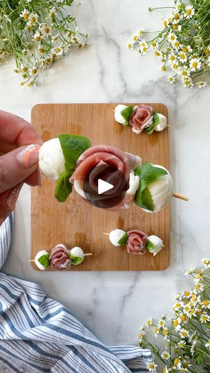 Prosciutto Flower, Prosciutto Rose, Mozzarella Skewers, Spring Appetizer, Paddington Bear Party, Prosciutto Mozzarella, Spring Appetizers, Christmas Appetizers Easy, Mozzarella Balls