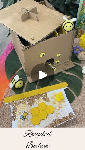 Felt Bees, World Bee Day, Paddle Pop, Bee Activities, Bee Day, Pop Stick, Easy Crafts For Kids, Show And Tell, Easy Kids