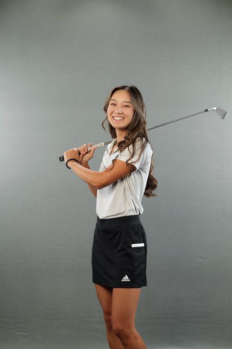 Golf photos, media day poses, poses with friends, golf media day, golf outfits, weber state golf, media day hair ideas Cute Golf Poses, Golf Picture Poses, Golf Media Day Poses, Golf Poses Photo Ideas, Golf Portraits, Golf Picture Ideas, Golf Senior Pictures, Sports Media Day, Golf Poses