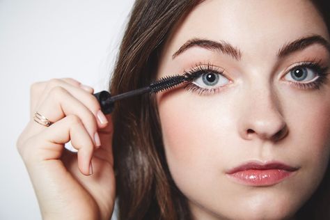 10 New Year's Beauty Resolutions That You Can Actually Stick To Simple Makeup Tips, Mascara Waterproof, Mascara Tips, Popsugar Beauty, Best Mascara, Winged Liner, How To Apply Mascara, Eyeliner Tutorial, Winged Eyeliner