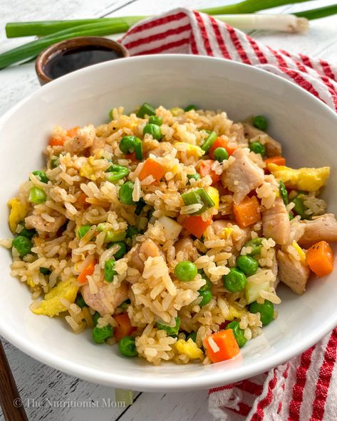 HEALTHY CHICKEN FRIED RICE Ww Fried Rice, Macro Friendly Chicken Fried Rice, Chicken Fried Rice No Egg, Macro Friendly Fried Rice, Low Sodium Chicken Fried Rice, Healthy Chicken Fried Rice, Chicken Fried Rice Healthy, Fried Rice Bowl, Flavorful Meal Prep