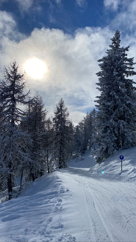 Austria Mountains Winter, Austria Skiing Aesthetic, Aesthetic Snowflake, Snowman Aesthetic, Ski Resort Aesthetic, Europe Snow, Austria Vacation, Austria Snow, Austria Skiing