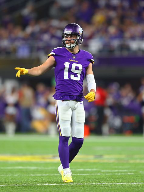 Vikings, Adam Thielen Discussing Extension Minnesota Vikings Wallpaper, Adam Thielen, Nfl Vikings, Minnesota Vikings Football, Football Photography, Vikings Football, Best Football Team, Basketball Quotes, Football Gif