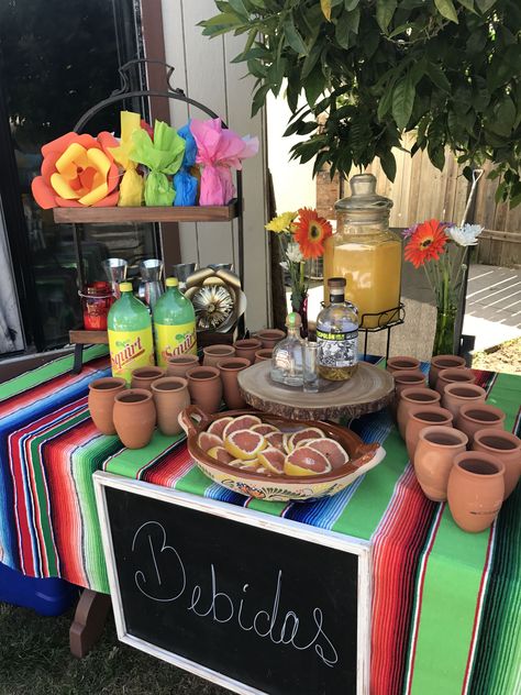 Fotos En Ideas Para Una Fiesta Mexicana 325 Fruit Table Mexican Party, Fiesta Mexicana Birthday Party, Corn Station Mexican, Mexican Birthday Table Decor, Mexican Party Bar Ideas, Mexican Bar Party Ideas, Rustic Mexican Birthday Party, Mexican Birthday Party For Men, 60th Birthday Fiesta Mexican Party