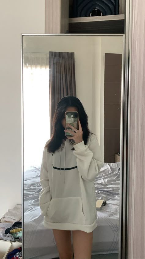 Mirror Shots, Gals Photos, Girls Mirror, Hoodie Aesthetic, Aesthetic Grunge Outfit, Fashion Top Outfits, Effortlessly Chic Outfits, 가을 패션, Cute Selfie Ideas