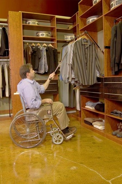 These retractable clothing racks make it more accessible for someone with a disability. Accessible Bedroom, Barrier Free Design, Accessibility Design, Accessible House, Granny Pods, Accessible Kitchen, Granny Pod, Wheelchair Friendly, Wheel Chair