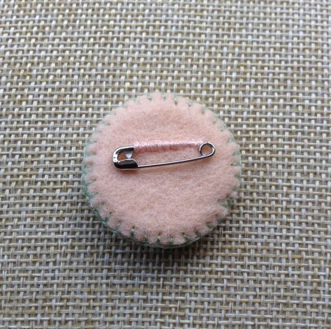 Hand sewn fabric and felt badge - Folksy Sca Largesse, Largesse Ideas, Felt Patch, The Badge, Rose Motif, Brooch Diy, Felt Craft, Tiny Prints, Felt Brooch