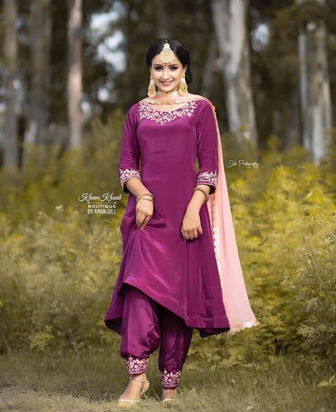 3,733 Likes, 9 Comments - punjabi suits (@patialashahisuits) on Instagram: “Follow my page @only.suit ✔️ @suit_patiala_shahi Follow admin @suit_patiala_shahi ....🌟🌟🌟🌟🌟…” Work Suit Design, Bridal Suits Punjabi, Latest Party Wear Suits, Punjabi Suits Party Wear, Patiala Suit Designs, Embroidery Suits Punjabi, Designer Punjabi Suits, Punjabi Outfits, Indian Designer Suits