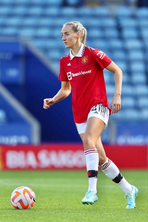 Millie Turner, Dr Reid, England Players, Manchester United Football Club, Manchester United Football, Funny Animal Photos, Soccer Girl, Soccer Players, Football Club