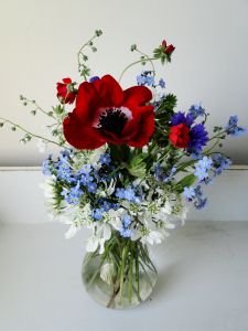 Blue Flower Centerpieces, Red White Blue Flowers, Red Flower Arrangements, Blue Flower Arrangements, October Fest, Prom Bouquet, Blue Flowers Bouquet, White Flower Arrangements, Blue Weddings