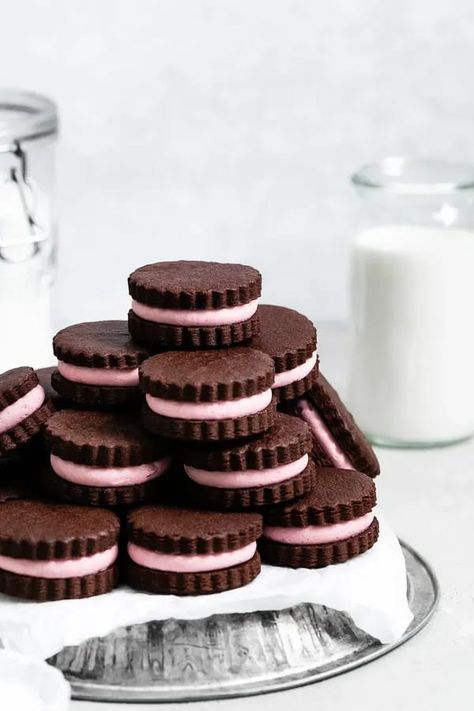 Dark Chocolate Raspberry Cookie Sandwiches | Browned Butter Blondie | These dark chocolate raspberry cookie sandwiches have a light and fluffy raspberry buttercream filling recipe sandwiched between two delicious chocolate shortbread cookies. As pretty as they are delicious, these cookies make the perfect homemade treat for Valentine’s Day! Raspberry Cookie, Dark Chocolate Raspberry, Desserts With Chocolate Chips, Valentines Recipes Desserts, Chocolate Shortbread, Chocolate Shortbread Cookies, Chocolate Slice, Raspberry Buttercream, Cookie Sandwiches