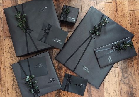 All Black Wrapped Gifts, Black Gift Wrapping Ideas For Men, Matte Black Gift Wrapping, Black Wrapped Christmas Presents, Black Wrapping Paper Ideas Birthday, Christmas Gift Wrapping Ideas Black, Black Present Wrapping, Mens Gift Wrapping Ideas, Masculine Gift Wrapping