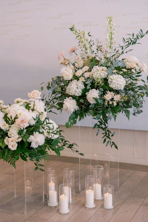 Clear Pillars Wedding Ceremony, Wedding Flower Floor Arrangements, Pedestal Flower Arrangements Wedding, Wedding Pedestals Ceremony, Wedding Alter Flowers, Alter Arrangements, Altar Flowers Wedding, Floral Pedestal, Realistic Wedding